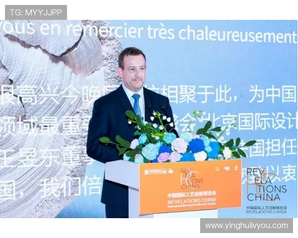 徐昕的艺术探索与创新之路:从传统到现代的跨越与反思