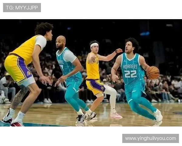 湖人队与黄蜂队历史交锋比分回顾及精彩瞬间分析